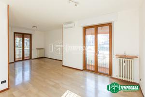 AMPIO TRILOCALE CON BOX E CANTINA