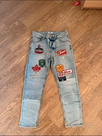 Jeans con loghi