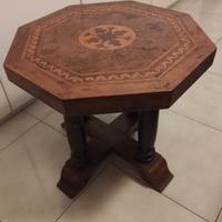 Tavolino ottagonale intersiato antico