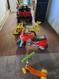 jeep , escavatore , moto e monopattino