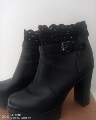 Stivaletti in pelle nera nuovissimi 