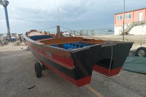 Barca in legno topo / topa a motore