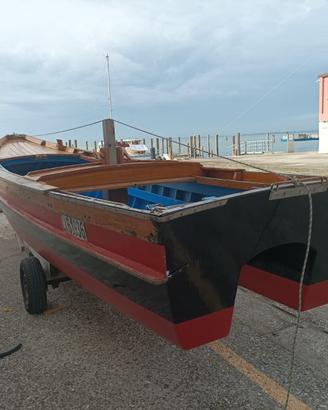 Barca in legno topo / topa a motore