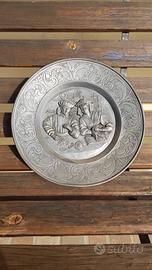 Piatto decorativo vintage di peltro