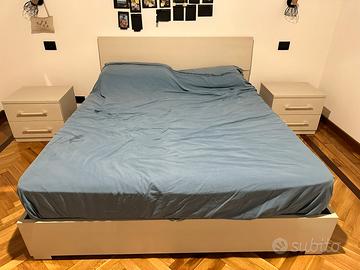Letto matrimoniale con contenitore