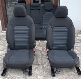 Alfa Stelvio sedili in tessuto 