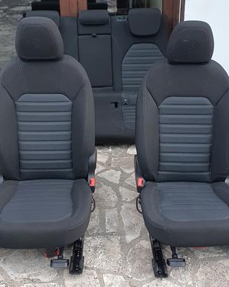 Alfa Stelvio sedili in tessuto 