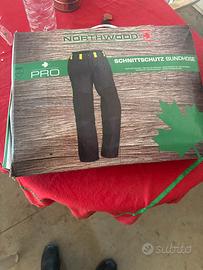 Pantaloni antitaglio per motosega