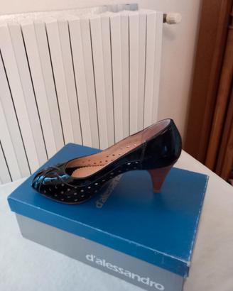 Chanel nera in vernice.
