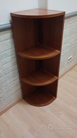 Scaffale angolare in legno