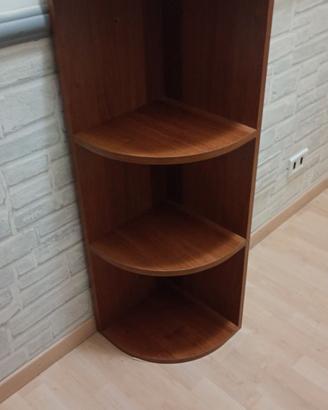 Scaffale angolare in legno