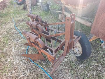 Trivomere per trattore agricolo
