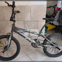 Bmx bicicletta