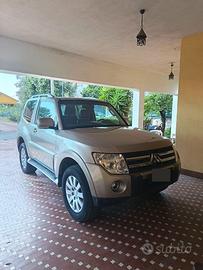 MITSUBISHI PAJERO V80 INSTYLE