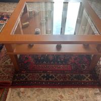 Tavolino basso a bacheca con vetro