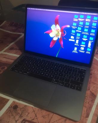 MacBook Air 13” Retina  – i5, 8GB RAM – Perfet