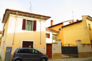 CASA SEMINDIPENDENTE A FELIZZANO