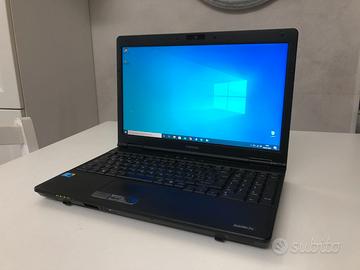 Toshiba Satellite i3 256 SSD win 10 Office 2016