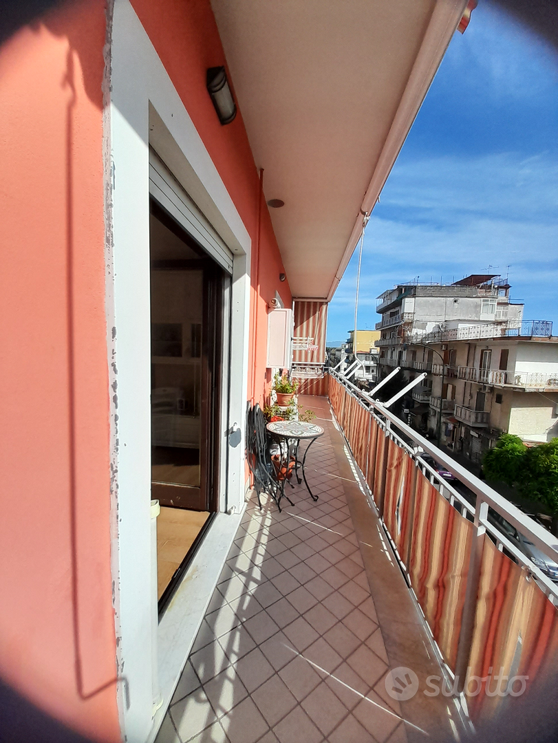 Apartment in Napoli, San Ferdinando, Municipalità 1 - Altro