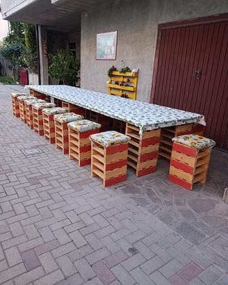 Tavolo in legno da giardino