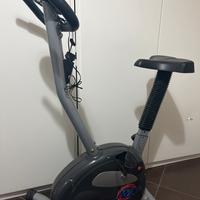 Cyclette con misuratore battito cardiaco e kcal