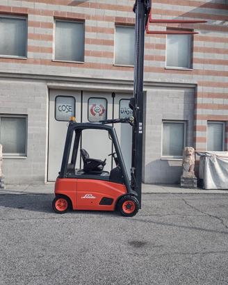 CARRELLO ELEVATORE LINDE