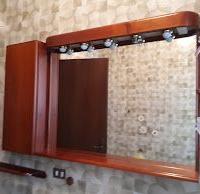 Specchio e accessori bagno in ciliegio