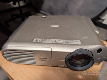 Videoproiettore Toshiba TLP650