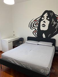 Camera completa: letto, armadio e scrivania