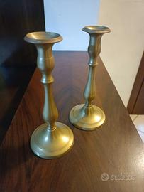 Coppia di candelabri/candele in metallo