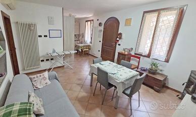 M-611 - BIFAMILIARE con 2 APP.TI INDIPENDENTI del