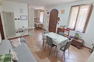 M-611 - BIFAMILIARE con 2 APP.TI INDIPENDENTI del