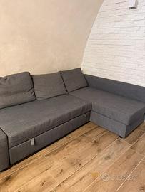 Divano con  chaise longue e cassetto apribile
