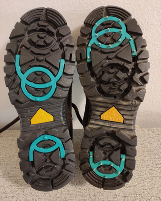 Scarpe con ramponi ghiaccio