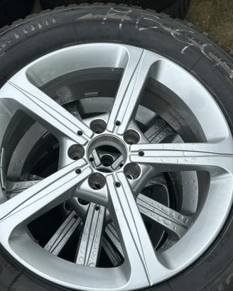 Cerchi Mercedes GLA con gomme termiche