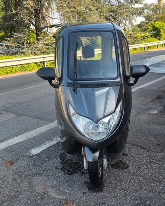 Triciclo scooter elettricco cabinato UFO Magnum 