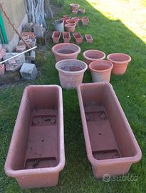 Vasi da giardino in plastica e terracotta