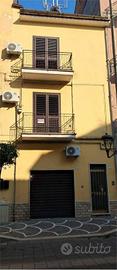 Palazzo / Stabile di 146 m² con più di 5 locali a 