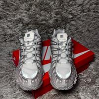 Nike shocks TL
