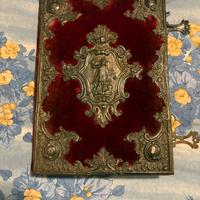 Libro antico in velluto e argento