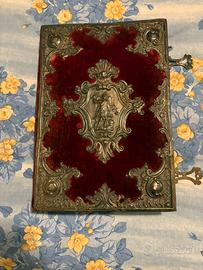 Libro antico in velluto e argento