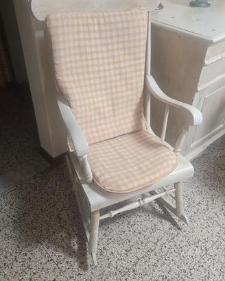 Dondolo in legno