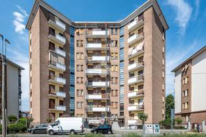 3 LOCALI A VENARIA REALE