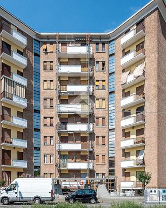 3 LOCALI A VENARIA REALE
