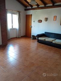 Pedara a 2 km dal paese 5 vani più cucina e bagno