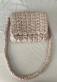 borsa artigianale all’uncinetto