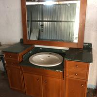 Mobile da bagno con marmo