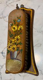 Spazzola da parete vintage in legno dipinta a mano