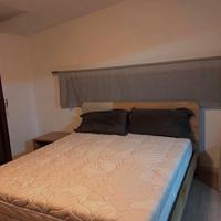 Mansarda bene arredata in villa con giardino