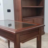 scrivania e libreria